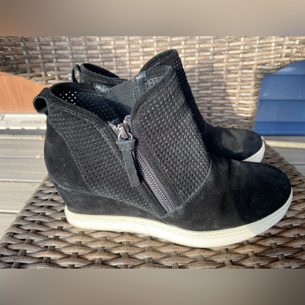 Sofft black suede leather perforated wedge platform bootie Sz 10M - Picture 10 of 11